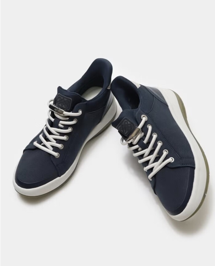 人気の撥水ハンズフリースニーカー新色ご紹介☘️