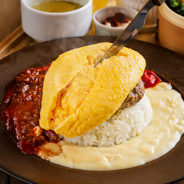 【チーズと生はちみつBeNe】新商品登場!ナイフを入れる瞬間が特別な体験となる「ふわとろハニーオムレツ」