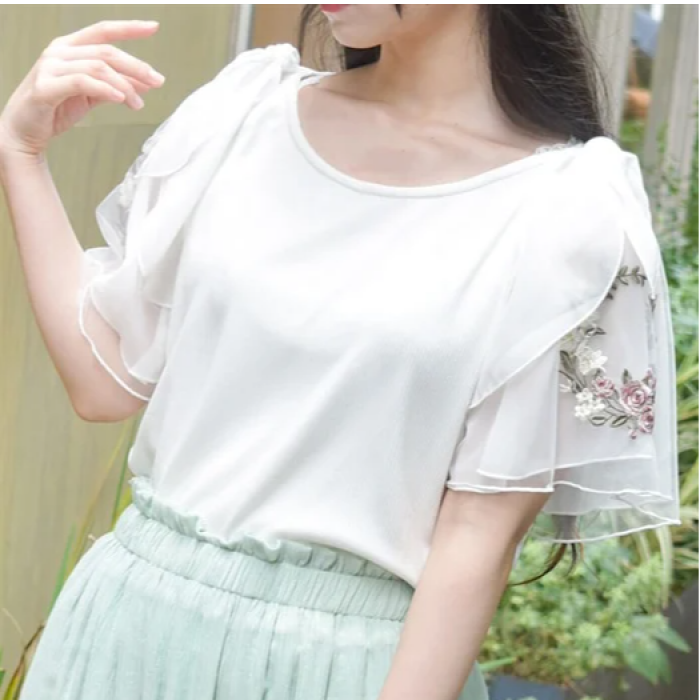 【新作紹介】チュール×刺繍フレア袖トップス♪