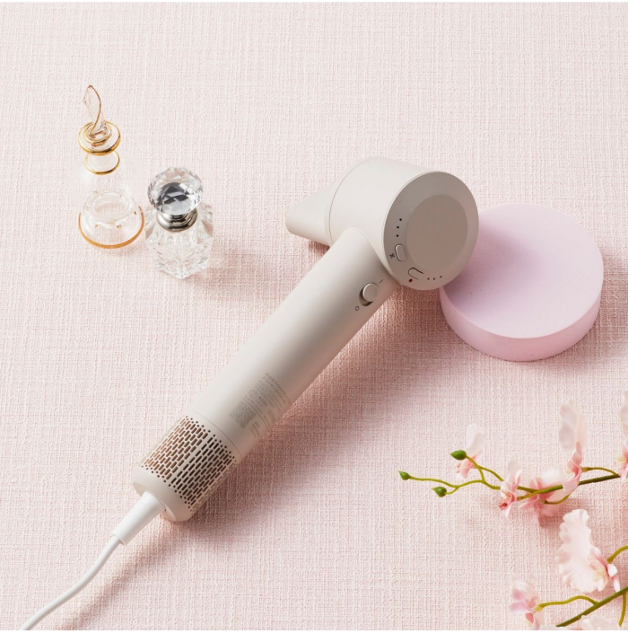 マイナスイオンヘアケアドライヤー：8,990円